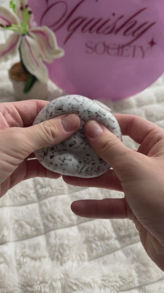 🍪 Cookies & Cream Crunch Ball