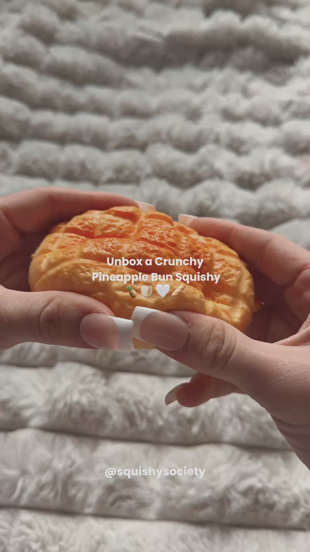 🍍Crunchy Pineapple Bun Squishy